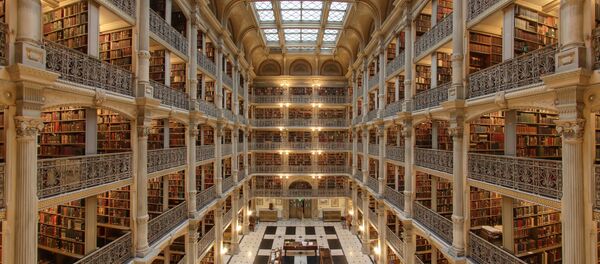 Библиотека Джорджа Пибоди в Балтиморе Библиотека Джорджа Пибоди в Балтиморе - Sputnik Lietuva