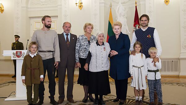 Даля Грибаускайте наградила литовцев, которые во время Второй мировой спасали евреев - Sputnik Lietuva