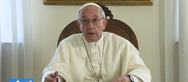 Папа Римский приветствует верующих стран Балтии Папа Римский приветствует верующих стран Балтии - Sputnik Литва