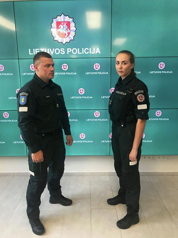 Литовских полицейских одели в новую униформу впервые с 1990 года - Sputnik Литва
