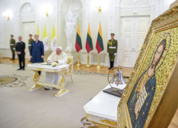 Папа римский призвал Литву стать мостом между западом и востоком Европы - Sputnik Литва