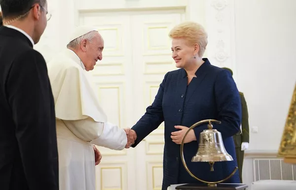 Встреча Дали Грибаускайте и Папы Франциска в Президентуре, 22 сентября 2018 года Встреча Дали Грибаускайте и Папы Франциска в Президентуре, 22 сентября 2018 года - Sputnik Lietuva