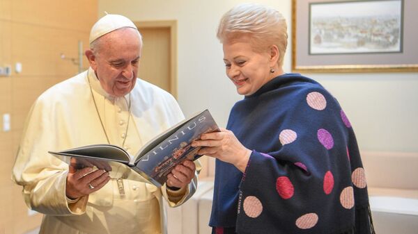 Грибаускайте поблагодарила папу Франциска за внимание к Литве - Sputnik Литва