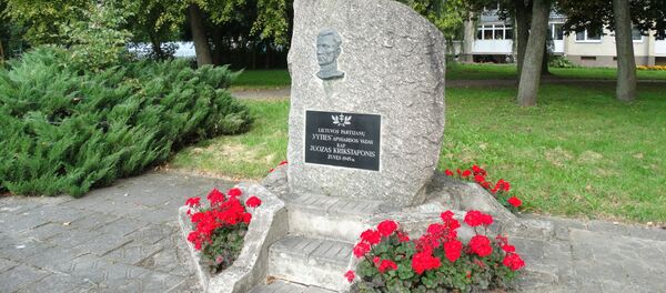 Памятник литовскому партизану Юозасу Крикштапонису - Sputnik Литва