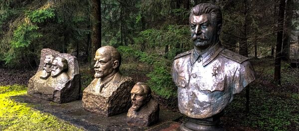 Парк Грутас (Grūto parkas) Парк Грутас (Grūto parkas) - Sputnik Lietuva