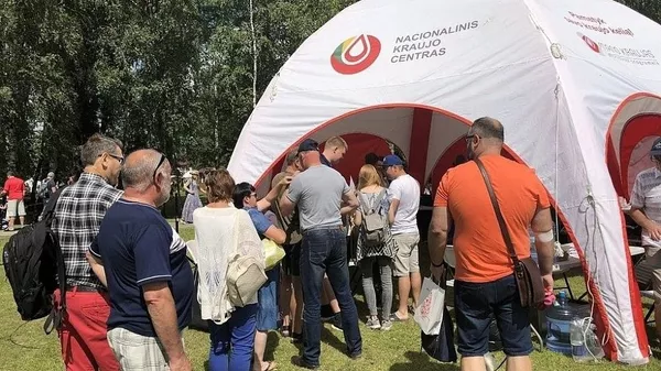 Neatlygintinos kraujo donorystės ture per Lietuvą dalyvavo 4000 donorų Neatlygintinos kraujo donorystės ture per Lietuvą dalyvavo 4000 donorų - Sputnik Lietuva