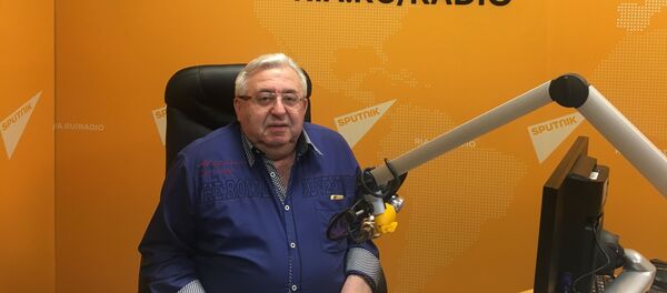 Леонтий Букштейн - шеф-редактор портала Мобильные телекоммуникации  - Sputnik Литва