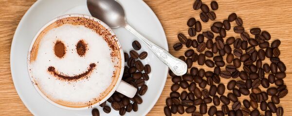 Чашка капучино с изображением улыбки Чашка капучино с изображением улыбки - Sputnik Lietuva