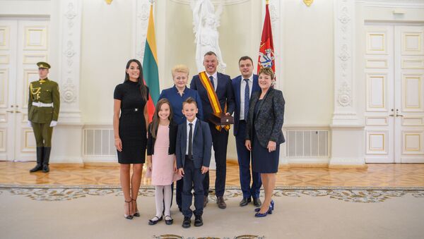 Президент Литвы Даля Грибаускайте накануне в Вильнюсе вручила государственные награды лучшим спортсменам и тренерам страны - Sputnik Литва