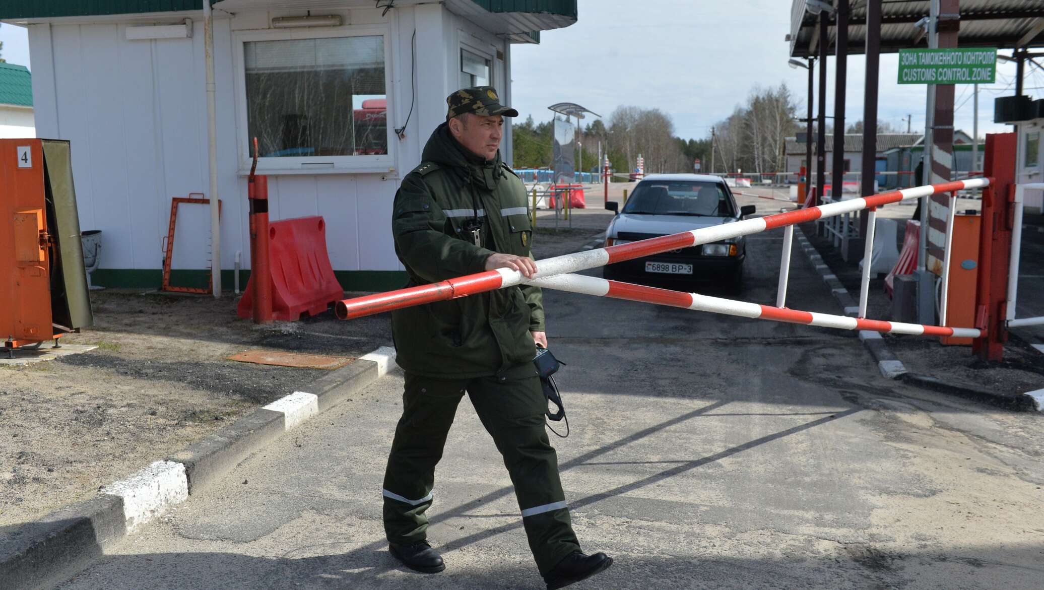 Последнее беларусь сегодня. Пропускной пункт на границе с Белоруссией. Белорусско-украинская граница. Пункты пропуска Беларусь Россия. Пункт пропуска красная горка.