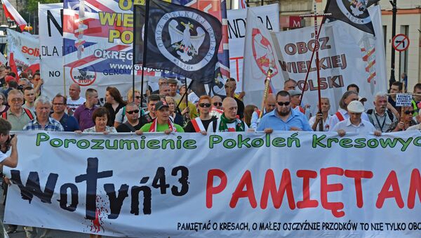 Акция в честь годовщины Волынской резни в Варшаве - Sputnik Литва