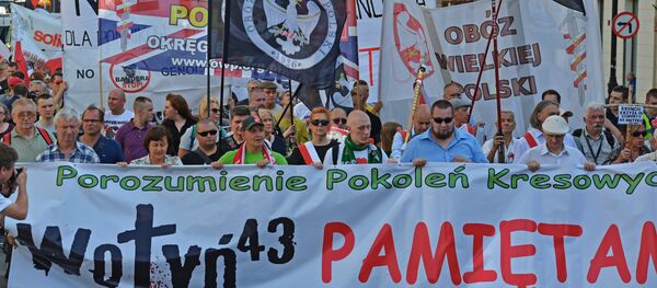 Акция в честь годовщины Волынской резни в Варшаве Акция в честь годовщины Волынской резни в Варшаве - Sputnik Литва