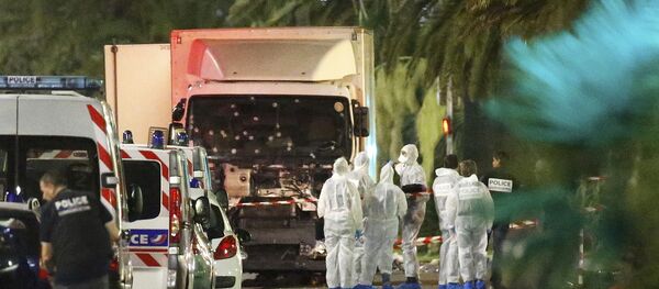 Грузовик, с помощью которого террорист задавил насмерть 84 человека в Ницце, Франция Грузовик, с помощью которого террорист задавил насмерть 84 человека в Ницце, Франция - Sputnik Литва