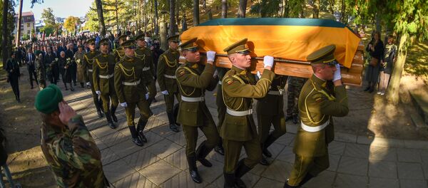 Похороны командира лесных братьев Адольфаса Раманаускаса (Ванагаса), 6 октября 2018 года Похороны командира лесных братьев Адольфаса Раманаускаса (Ванагаса), 6 октября 2018 года - Sputnik Литва