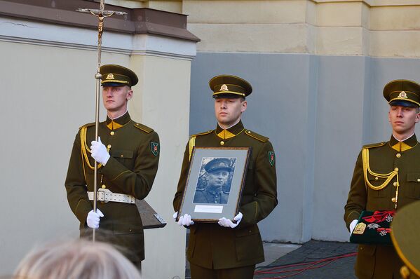 Церемония прощания и захоронения останков Адольфаса Раманаускаса (Ванагаса) в Вильнюсе - Sputnik Литва