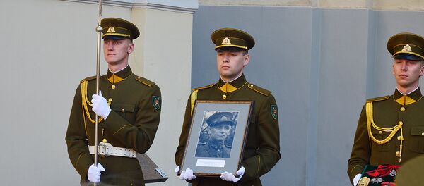 Церемония прощания и захоронения останков Адольфаса Раманаускаса (Ванагаса) в Вильнюсе - Sputnik Литва