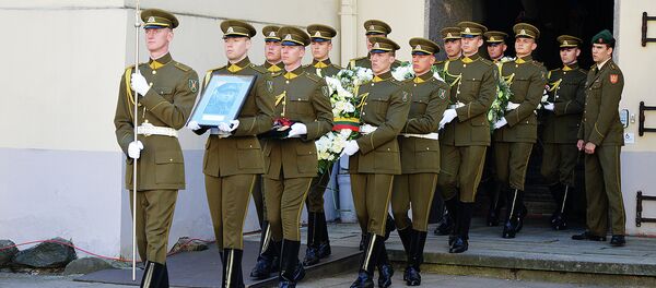 Церемония прощания и захоронения останков Адольфаса Раманаускаса-Ванагаса в Вильнюсе Церемония прощания и захоронения останков Адольфаса Раманаускаса-Ванагаса в Вильнюсе - Sputnik Lietuva