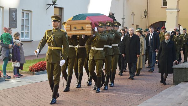 Церемония прощания и захоронения останков Адольфаса Раманаускаса-Ванагаса в Вильнюсе - Sputnik Литва