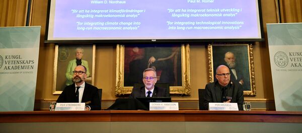 Объявление лауреатов Нобелевской премии по экономике 2018 года по экономике в Стокгольме Объявление лауреатов Нобелевской премии по экономике 2018 года по экономике в Стокгольме - Sputnik Литва