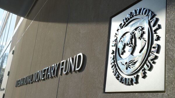Табличка с логотипом Международного валютного фонда на стене здания МВФ - Sputnik Литва