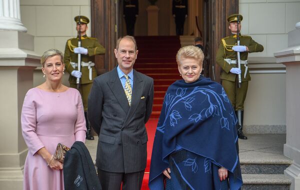 Грибаускайте пожаловалась британскому принцу на угрозу с Востока Грибаускайте пожаловалась британскому принцу на угрозу с Востока - Sputnik Литва