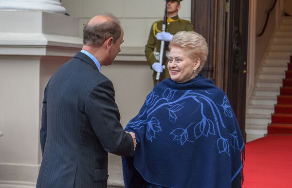 Грибаускайте пожаловалась британскому принцу на угрозу с Востока Грибаускайте пожаловалась британскому принцу на угрозу с Востока - Sputnik Литва