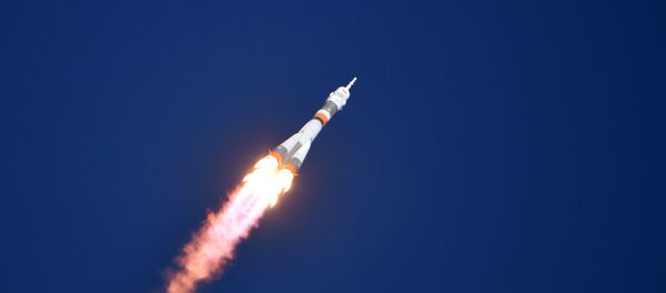 Старт ракеты-носителя Союз-ФГ с пилотируемым кораблем Союз МС-10 - Sputnik Литва