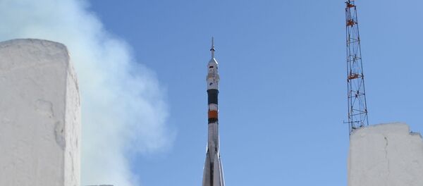 Старт ракеты-носителя Союз-ФГ с пилотируемым кораблем Союз МС-10 - Sputnik Lietuva
