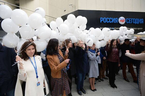 Maskvoje žurnalistai surengė akciją, skirtą paremti Višinskį Maskvoje žurnalistai surengė akciją, skirtą paremti Višinskį - Sputnik Lietuva