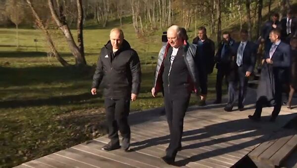 Лукашенко угостил Путина целебной водой и прокатил по своей малой родине - Sputnik Литва