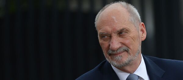 Министр обороны Польши Антоний Мачеревич на саммите НАТО в Варшаве - Sputnik Литва