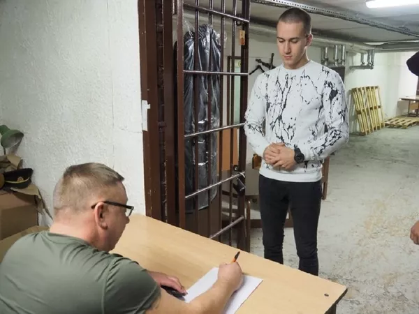 Būsimieji karininkai atlieka pradinę karo tarnybą Karo akademijoje Būsimieji karininkai atlieka pradinę karo tarnybą Karo akademijoje - Sputnik Lietuva