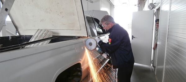 Оборудованный в Dodge Ram 1500 тайник с контрабандными сигаретами пришлось вскрывать болгаркой Оборудованный в Dodge Ram 1500 тайник с контрабандными сигаретами пришлось вскрывать болгаркой - Sputnik Литва