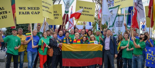 Dalia Grybauskaitė susitiko su Lietuvos ūkininkais Briuselyje Dalia Grybauskaitė susitiko su Lietuvos ūkininkais Briuselyje - Sputnik Lietuva