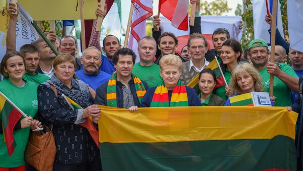 Даля Грибаускайте поддержала протест литовских фермеров в Брюсселе - Sputnik Литва