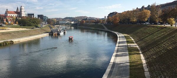 Осень в Вильнюсе, река - Sputnik Литва