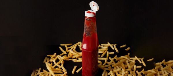 Кетчуп с картофелем фри Кетчуп с картофелем фри - Sputnik Lietuva
