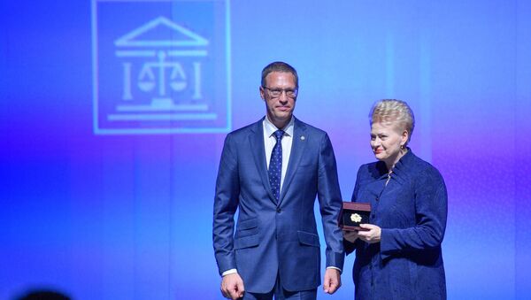 Президент Литвы Даля Грибаускайте на вручении премии за заслуги в судебной системе - Sputnik Литва
