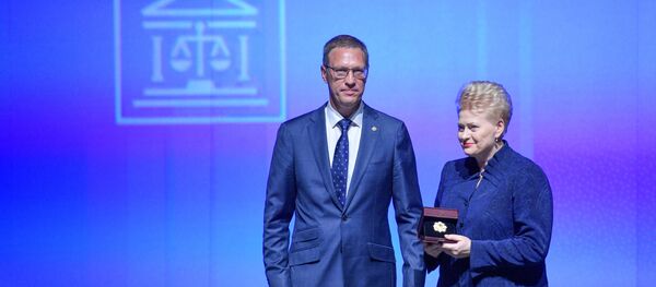 Президент Литвы Даля Грибаускайте на вручении премии за заслуги в судебной системе - Sputnik Литва