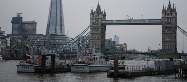 Самый высокий небоскреб Лондона The Shard (Осколок) и Тауэрский мост Самый высокий небоскреб Лондона The Shard (Осколок) и Тауэрский мост - Sputnik Lietuva