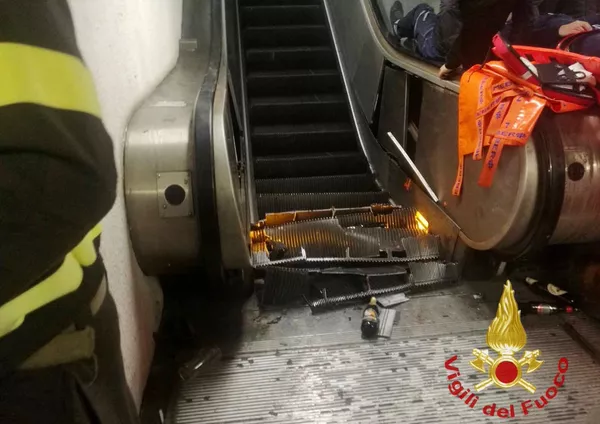 Sugriuvus eskalatoriui Romos metro nukentėjo 15 rusų Sugriuvus eskalatoriui Romos metro nukentėjo 15 rusų - Sputnik Lietuva