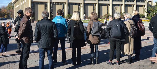 Профессиональный союз актеров “Гильдия актеров Литвы” провел художественную акцию под названием “Пустое место” - Sputnik Литва