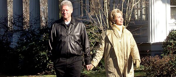 Bilas ir Hillary Klintonai Bilas ir Hillary Klintonai - Sputnik Lietuva