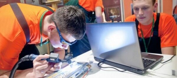 Учащиеся профессионального училища Учащиеся профессионального училища - Sputnik Lietuva