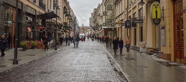Вильнюс, улица Вильняус, октябрь, излюбленное место прогулок гостей столицы - Sputnik Литва