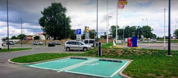 Станция подзарядки электромобиля в Литве - Sputnik Литва