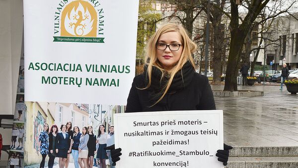 Акция в поддержку женщин, терпящих унижения и преследования в семьях - Sputnik Lietuva
