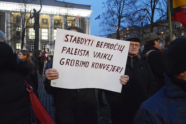 Митинг против ювенальной юстиции в Вильнюсе - Sputnik Литва