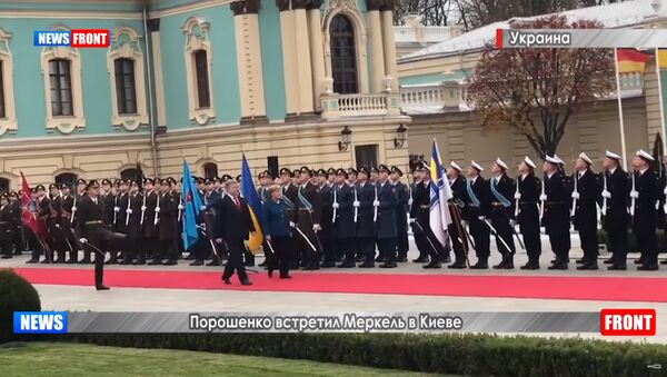 Меркель по-украински поприветствовала караул в Киеве - Sputnik Литва
