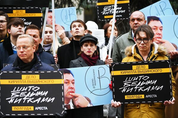 У посольства Украины в Москве прошла акция солидарности с Вышинским У посольства Украины в Москве прошла акция солидарности с Вышинским - Sputnik Литва
